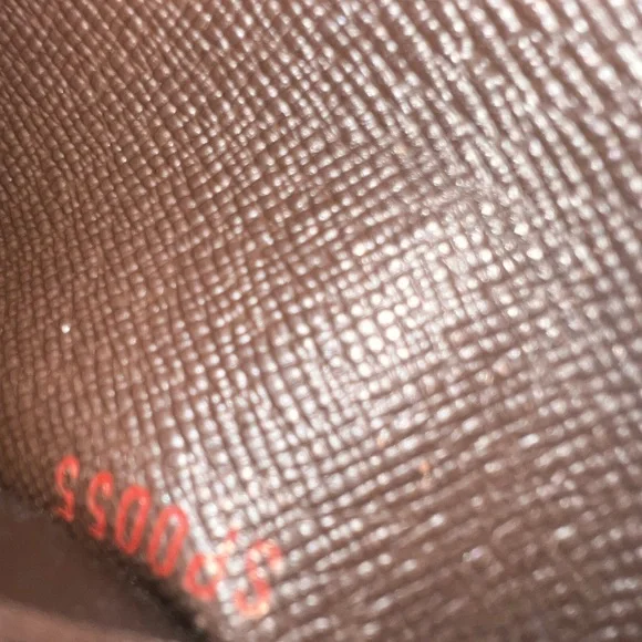 Authentic Vintage Louis Vuitton Damier Elise Wallet